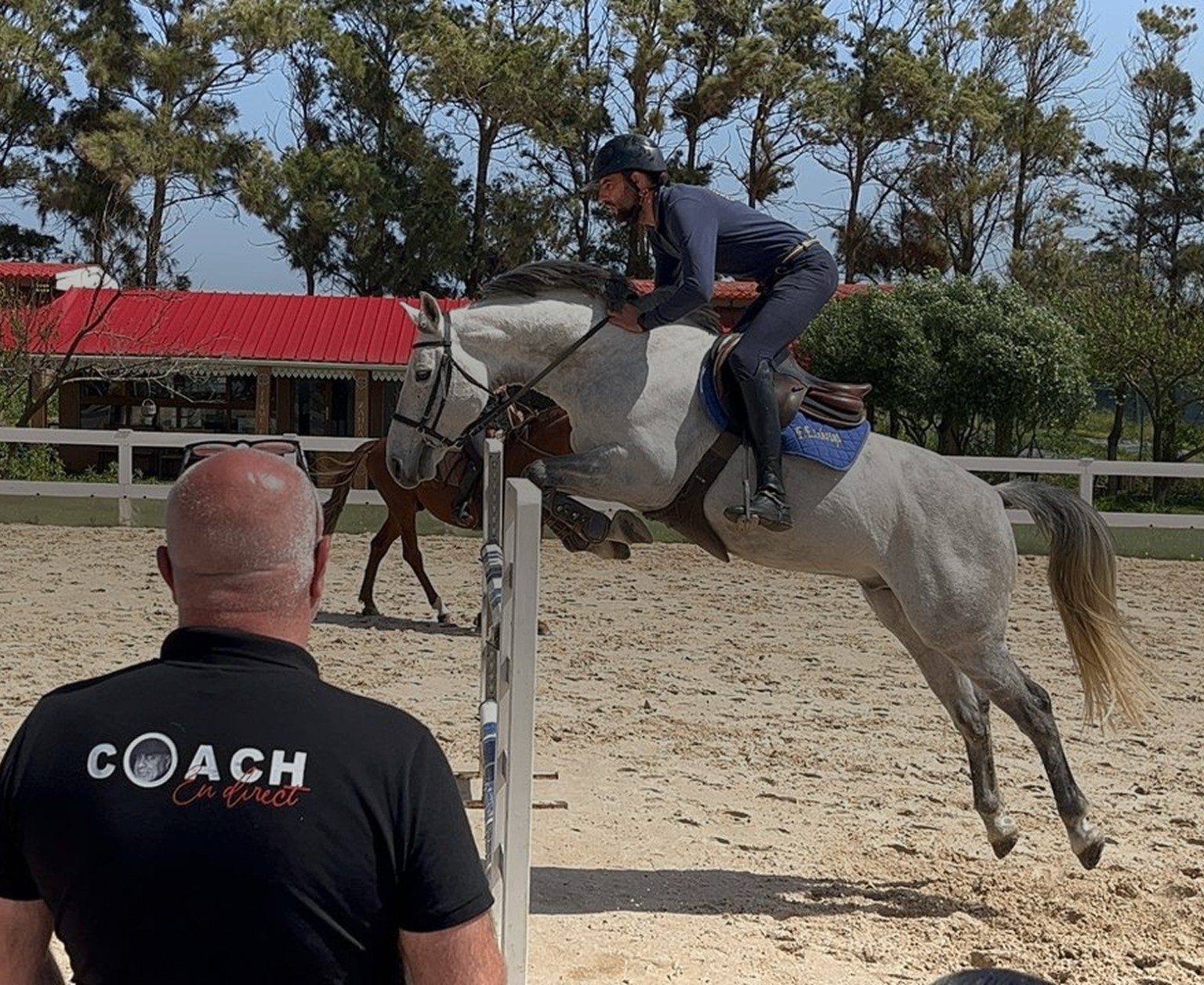 Séance de saut encadrée par le coach