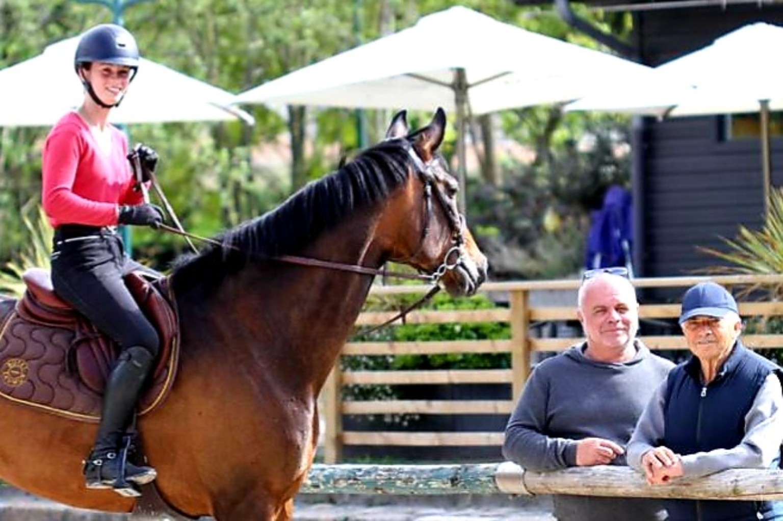 Échange entre coach et cavalière